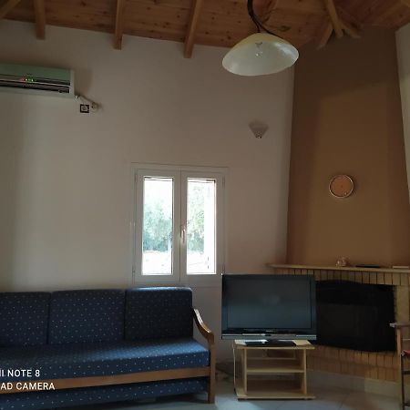 Ozena Countryside Apartment Vromonérion 외부 사진