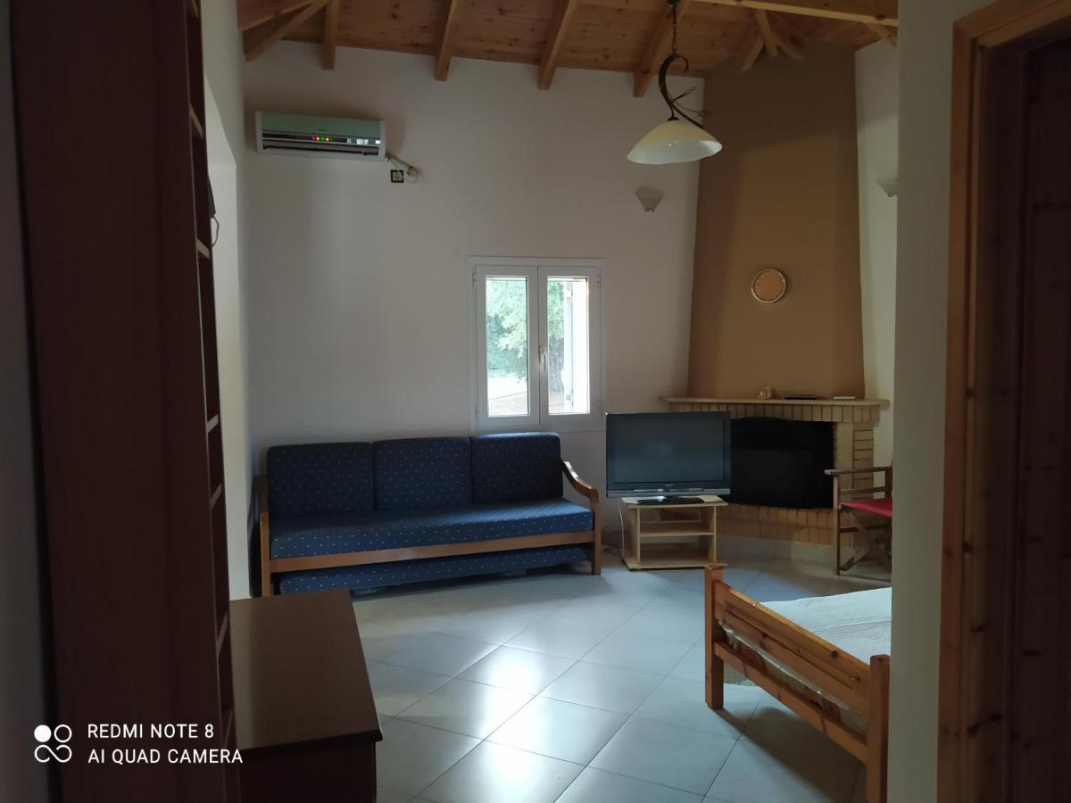 Ozena Countryside Apartment Vromonérion 외부 사진