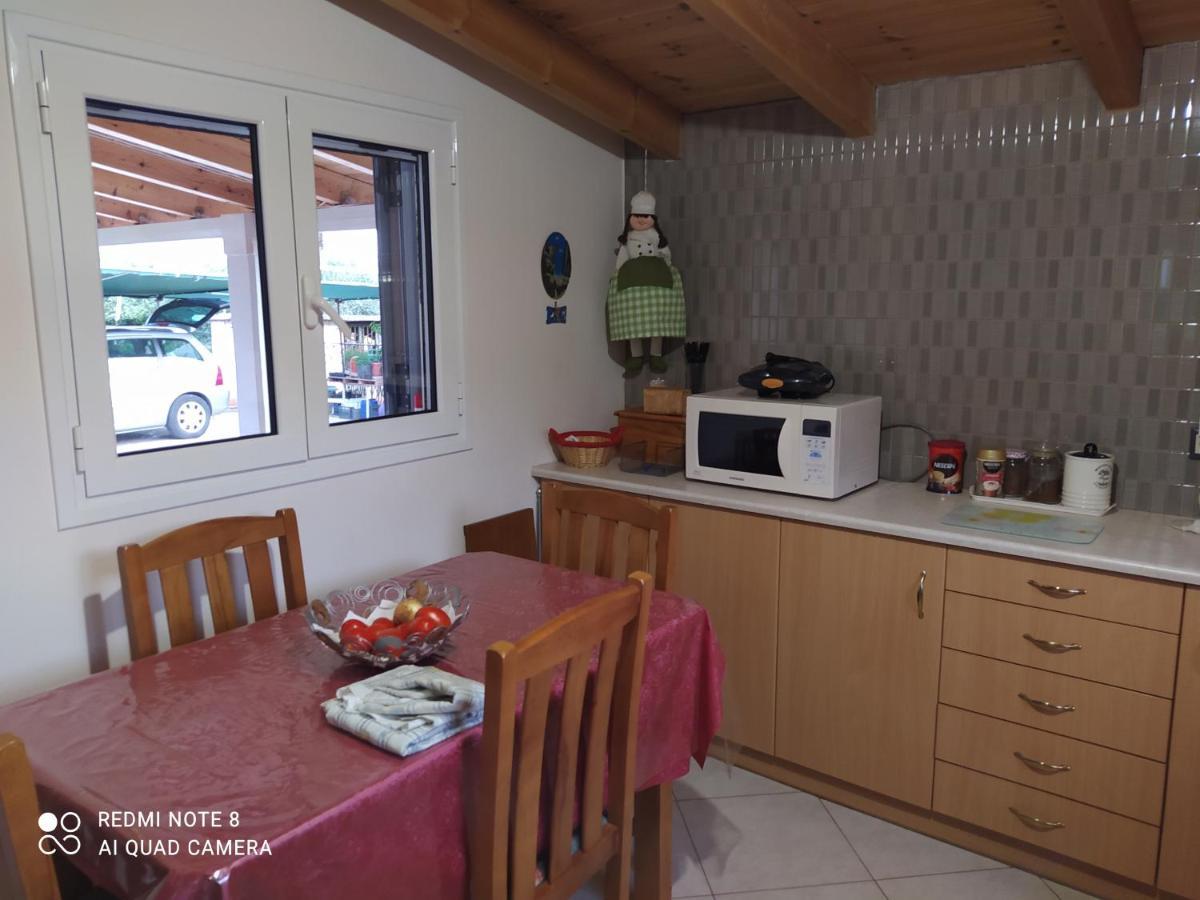 Ozena Countryside Apartment Vromonérion 외부 사진