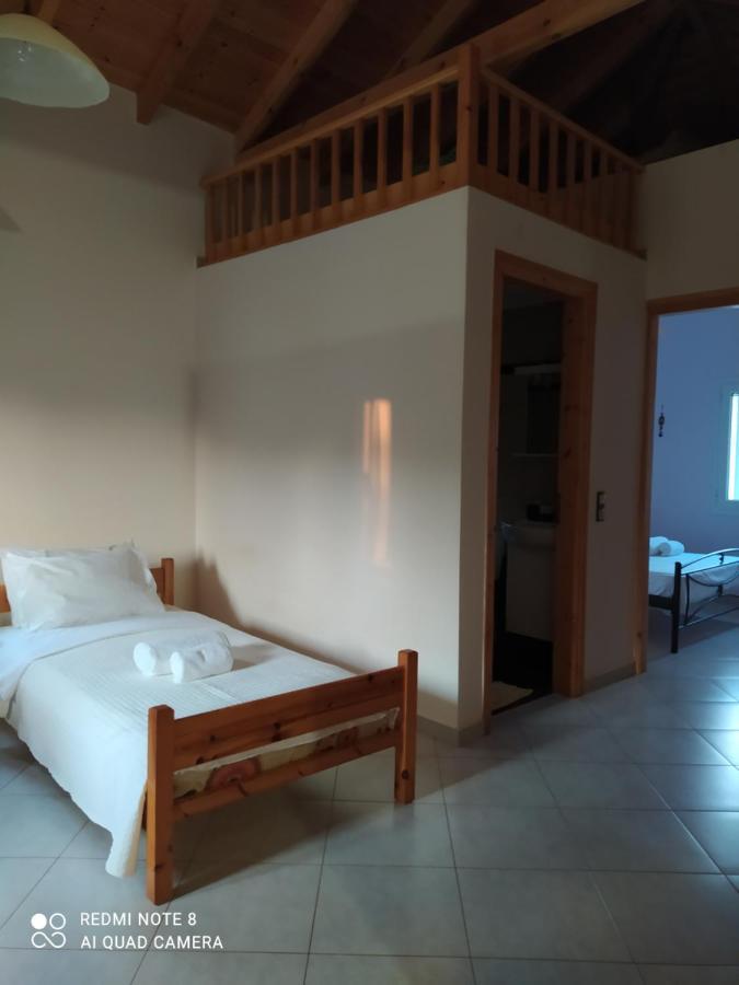 Ozena Countryside Apartment Vromonérion 외부 사진