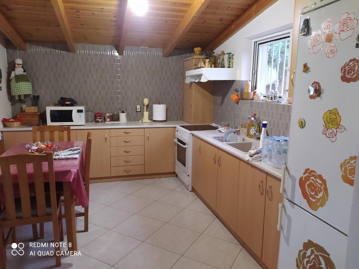 Ozena Countryside Apartment Vromonérion 외부 사진